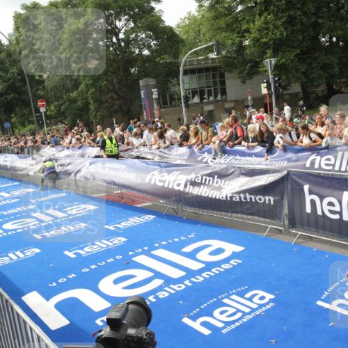 29.06.2025 - hella hamburg halbmarathon Michael Strokosch http://msf.ph/oto/8535495 29.06.2025 10:19:44 Ziel  meine-sportfotos.de