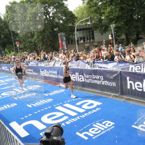29.06.2025 - hella hamburg halbmarathon Michael Strokosch http://msf.ph/oto/8535512 29.06.2025 10:20:19 Ziel  meine-sportfotos.de