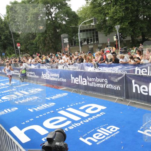 29.06.2025 - hella hamburg halbmarathon Michael Strokosch http://msf.ph/oto/8535523 29.06.2025 10:20:39 Ziel  meine-sportfotos.de