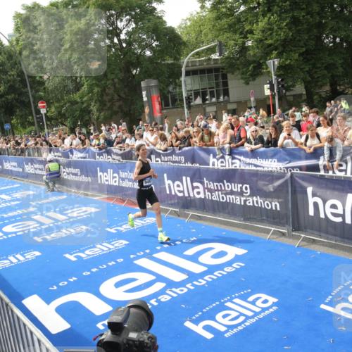 29.06.2025 - hella hamburg halbmarathon Michael Strokosch http://msf.ph/oto/8535582 29.06.2025 10:21:40 Ziel  meine-sportfotos.de