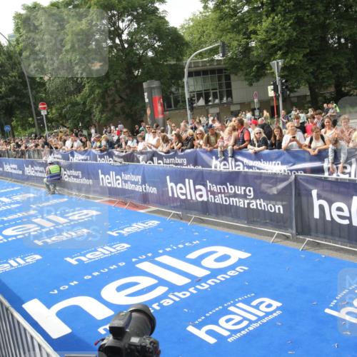 29.06.2025 - hella hamburg halbmarathon Michael Strokosch http://msf.ph/oto/8535585 29.06.2025 10:21:41 Ziel  meine-sportfotos.de