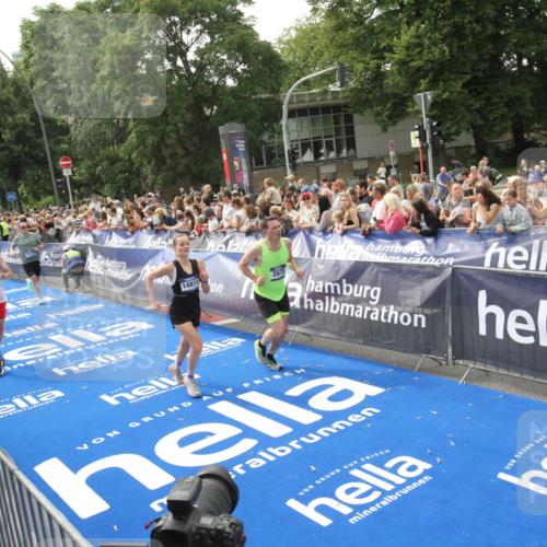 29.06.2025 - hella hamburg halbmarathon Michael Strokosch http://msf.ph/oto/8535620 29.06.2025 10:42:24 Ziel  meine-sportfotos.de