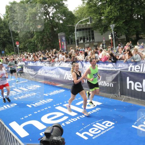 29.06.2025 - hella hamburg halbmarathon Michael Strokosch http://msf.ph/oto/8535621 29.06.2025 10:42:24 Ziel  meine-sportfotos.de