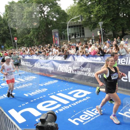 29.06.2025 - hella hamburg halbmarathon Michael Strokosch http://msf.ph/oto/8535622 29.06.2025 10:42:25 Ziel  meine-sportfotos.de