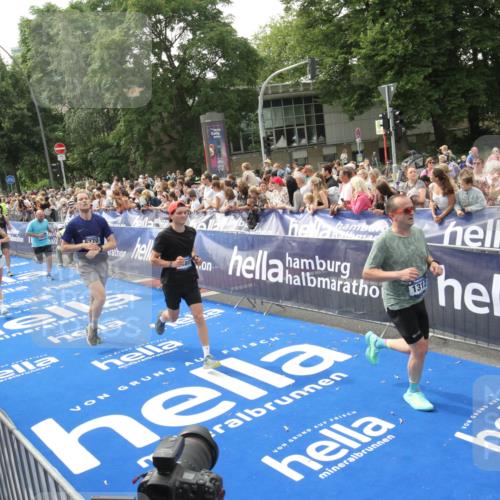 29.06.2025 - hella hamburg halbmarathon Michael Strokosch http://msf.ph/oto/8535628 29.06.2025 10:42:27 Ziel  meine-sportfotos.de