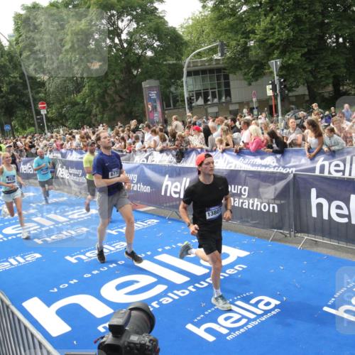 29.06.2025 - hella hamburg halbmarathon Michael Strokosch http://msf.ph/oto/8535631 29.06.2025 10:42:28 Ziel  meine-sportfotos.de
