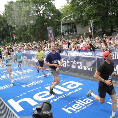29.06.2025 - hella hamburg halbmarathon Michael Strokosch http://msf.ph/oto/8535633 29.06.2025 10:42:28 Ziel  meine-sportfotos.de