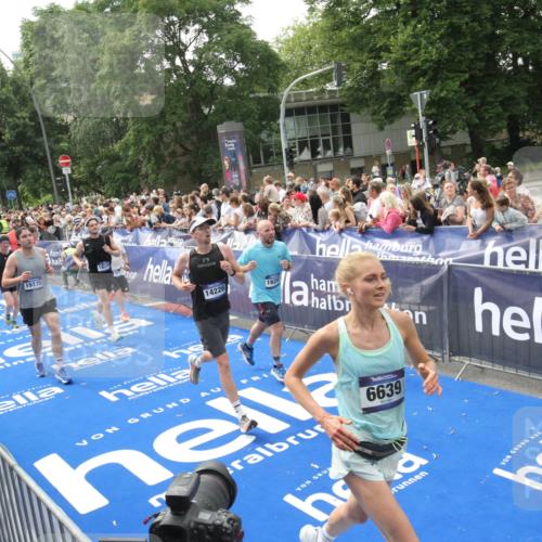 29.06.2025 - hella hamburg halbmarathon Michael Strokosch http://msf.ph/oto/8535637 29.06.2025 10:42:29 Ziel  meine-sportfotos.de