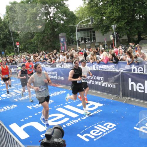 29.06.2025 - hella hamburg halbmarathon Michael Strokosch http://msf.ph/oto/8535643 29.06.2025 10:42:31 Ziel  meine-sportfotos.de