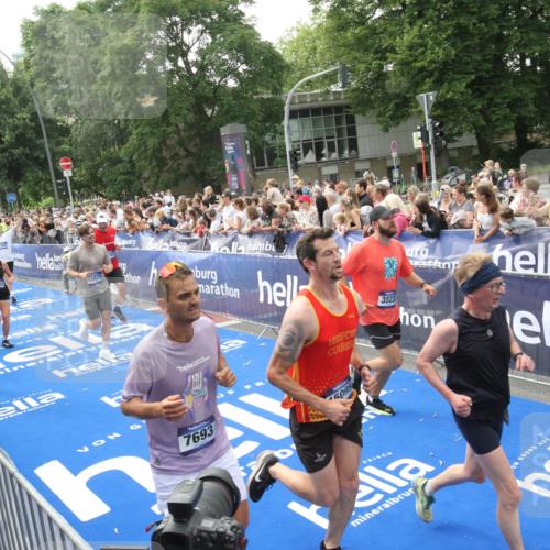 29.06.2025 - hella hamburg halbmarathon Michael Strokosch http://msf.ph/oto/8535649 29.06.2025 10:42:32 Ziel  meine-sportfotos.de