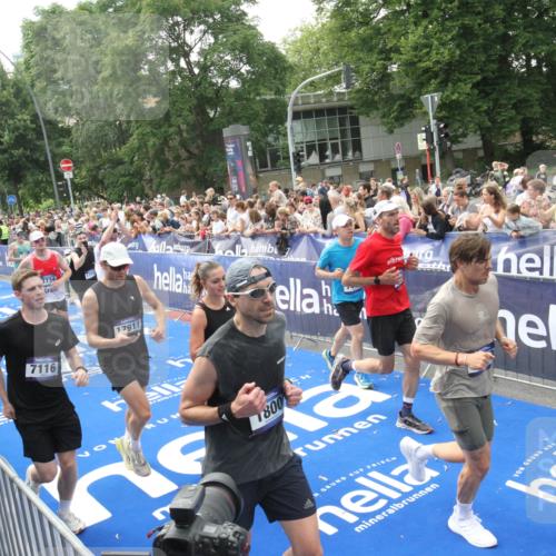 29.06.2025 - hella hamburg halbmarathon Michael Strokosch http://msf.ph/oto/8535660 29.06.2025 10:42:34 Ziel  meine-sportfotos.de