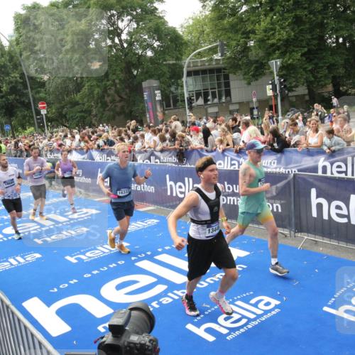 29.06.2025 - hella hamburg halbmarathon Michael Strokosch http://msf.ph/oto/8535676 29.06.2025 10:42:37 Ziel  meine-sportfotos.de