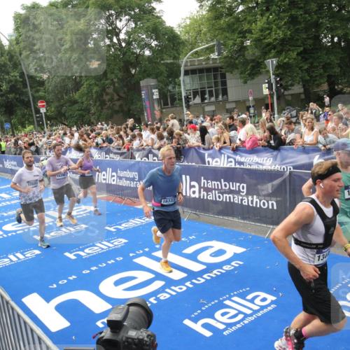 29.06.2025 - hella hamburg halbmarathon Michael Strokosch http://msf.ph/oto/8535678 29.06.2025 10:42:37 Ziel  meine-sportfotos.de
