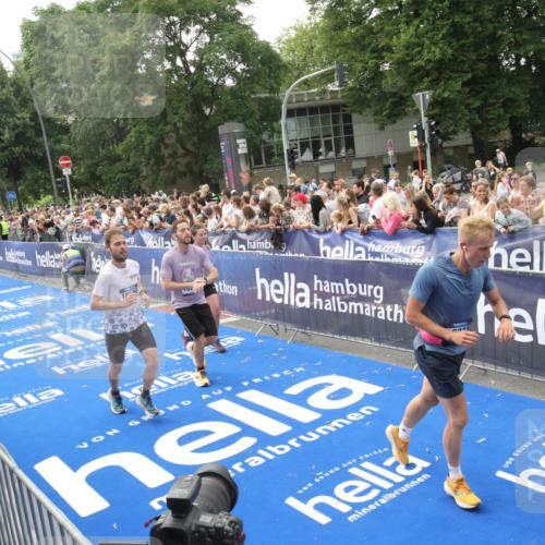 29.06.2025 - hella hamburg halbmarathon Michael Strokosch http://msf.ph/oto/8535680 29.06.2025 10:42:37 Ziel  meine-sportfotos.de