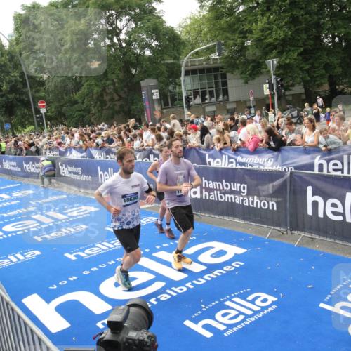 29.06.2025 - hella hamburg halbmarathon Michael Strokosch http://msf.ph/oto/8535682 29.06.2025 10:42:38 Ziel  meine-sportfotos.de
