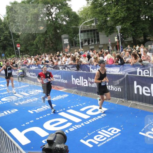 29.06.2025 - hella hamburg halbmarathon Michael Strokosch http://msf.ph/oto/8535704 29.06.2025 10:42:44 Ziel  meine-sportfotos.de