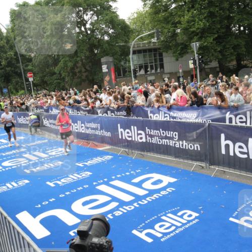 29.06.2025 - hella hamburg halbmarathon Michael Strokosch http://msf.ph/oto/8535725 29.06.2025 10:42:51 Ziel  meine-sportfotos.de