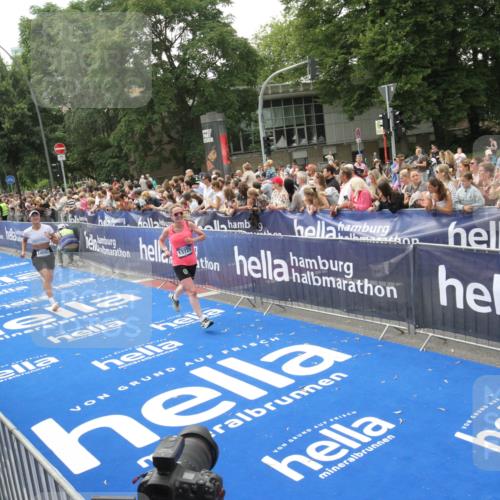 29.06.2025 - hella hamburg halbmarathon Michael Strokosch http://msf.ph/oto/8535726 29.06.2025 10:42:52 Ziel  meine-sportfotos.de