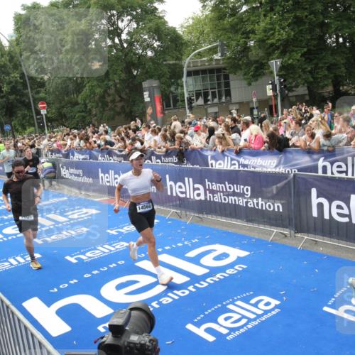 29.06.2025 - hella hamburg halbmarathon Michael Strokosch http://msf.ph/oto/8535728 29.06.2025 10:42:53 Ziel  meine-sportfotos.de
