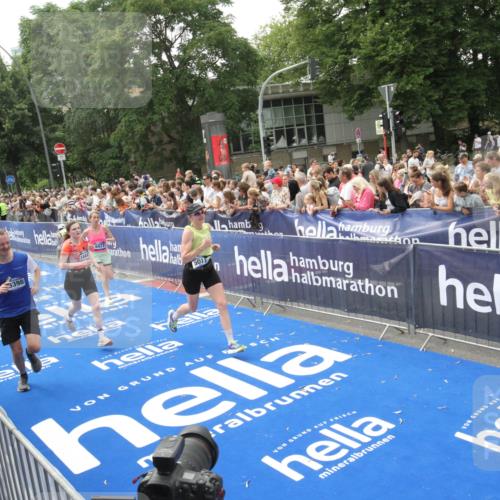 29.06.2025 - hella hamburg halbmarathon Michael Strokosch http://msf.ph/oto/8535745 29.06.2025 10:42:57 Ziel  meine-sportfotos.de