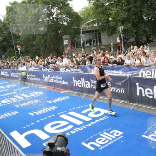 29.06.2025 - hella hamburg halbmarathon Michael Strokosch http://msf.ph/oto/8535749 29.06.2025 10:23:11 Ziel  meine-sportfotos.de