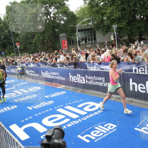 29.06.2025 - hella hamburg halbmarathon Michael Strokosch http://msf.ph/oto/8535752 29.06.2025 10:42:59 Ziel  meine-sportfotos.de