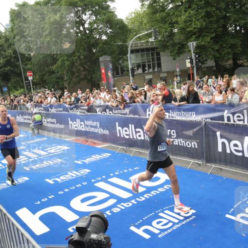 29.06.2025 - hella hamburg halbmarathon Michael Strokosch http://msf.ph/oto/8535788 29.06.2025 10:23:34 Ziel  meine-sportfotos.de