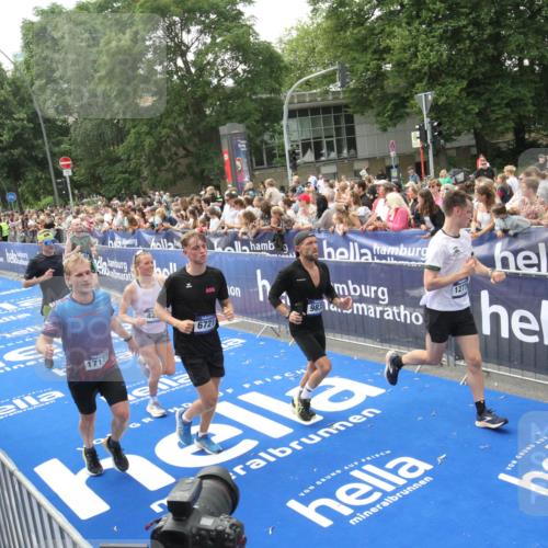 29.06.2025 - hella hamburg halbmarathon Michael Strokosch http://msf.ph/oto/8535795 29.06.2025 10:43:12 Ziel  meine-sportfotos.de