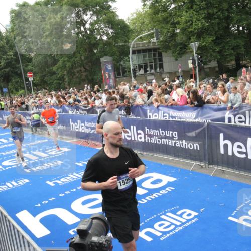 29.06.2025 - hella hamburg halbmarathon Michael Strokosch http://msf.ph/oto/8535806 29.06.2025 10:43:15 Ziel  meine-sportfotos.de