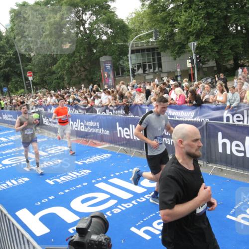 29.06.2025 - hella hamburg halbmarathon Michael Strokosch http://msf.ph/oto/8535808 29.06.2025 10:43:15 Ziel  meine-sportfotos.de