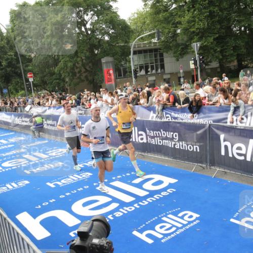 29.06.2025 - hella hamburg halbmarathon Michael Strokosch http://msf.ph/oto/8535908 29.06.2025 10:24:15 Ziel  meine-sportfotos.de