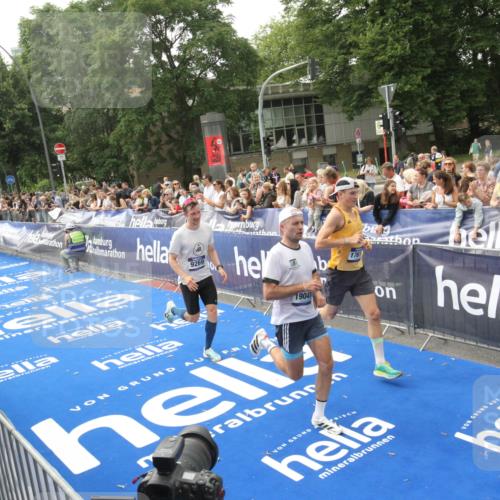 29.06.2025 - hella hamburg halbmarathon Michael Strokosch http://msf.ph/oto/8535910 29.06.2025 10:24:15 Ziel  meine-sportfotos.de