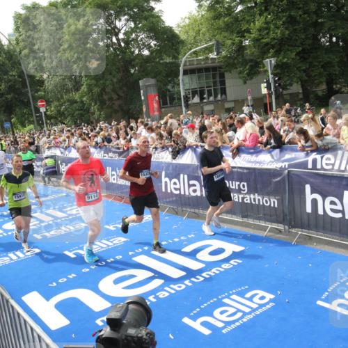 29.06.2025 - hella hamburg halbmarathon Michael Strokosch http://msf.ph/oto/8535930 29.06.2025 10:43:46 Ziel  meine-sportfotos.de