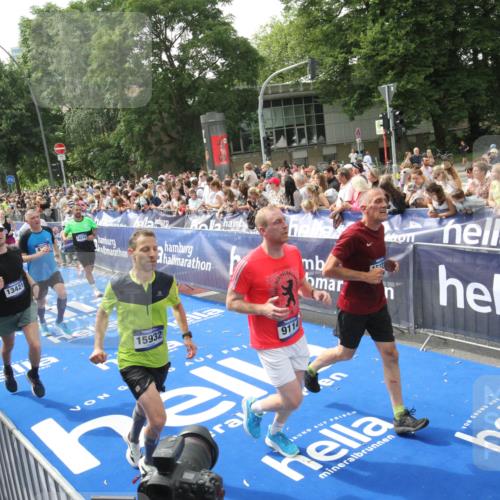 29.06.2025 - hella hamburg halbmarathon Michael Strokosch http://msf.ph/oto/8535931 29.06.2025 10:43:46 Ziel  meine-sportfotos.de
