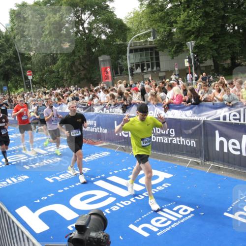 29.06.2025 - hella hamburg halbmarathon Michael Strokosch http://msf.ph/oto/8535945 29.06.2025 10:43:51 Ziel  meine-sportfotos.de
