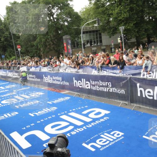 29.06.2025 - hella hamburg halbmarathon Michael Strokosch http://msf.ph/oto/8535947 29.06.2025 10:24:24 Ziel  meine-sportfotos.de