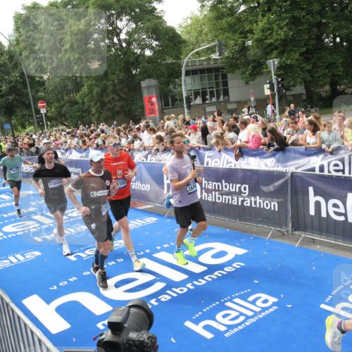 29.06.2025 - hella hamburg halbmarathon Michael Strokosch http://msf.ph/oto/8535952 29.06.2025 10:43:52 Ziel  meine-sportfotos.de