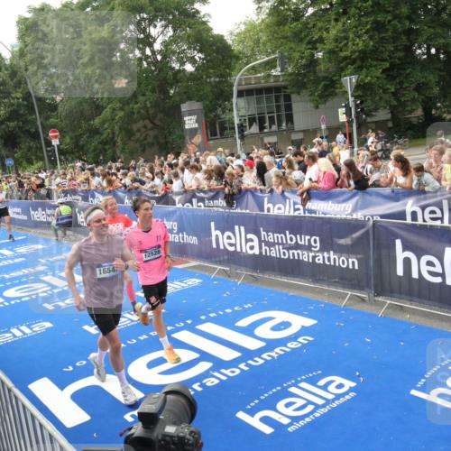 29.06.2025 - hella hamburg halbmarathon Michael Strokosch http://msf.ph/oto/8536081 29.06.2025 10:44:25 Ziel  meine-sportfotos.de