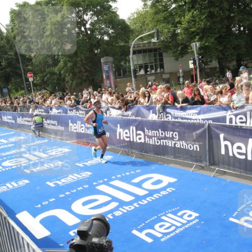 29.06.2025 - hella hamburg halbmarathon Michael Strokosch http://msf.ph/oto/8536119 29.06.2025 10:25:22 Ziel  meine-sportfotos.de