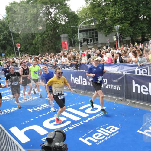 29.06.2025 - hella hamburg halbmarathon Michael Strokosch http://msf.ph/oto/8536148 29.06.2025 10:44:41 Ziel  meine-sportfotos.de
