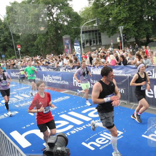 29.06.2025 - hella hamburg halbmarathon Michael Strokosch http://msf.ph/oto/8536211 29.06.2025 10:44:55 Ziel  meine-sportfotos.de