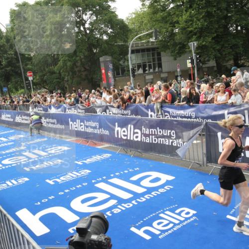 29.06.2025 - hella hamburg halbmarathon Michael Strokosch http://msf.ph/oto/8536216 29.06.2025 10:26:01 Ziel  meine-sportfotos.de