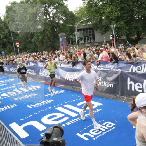 29.06.2025 - hella hamburg halbmarathon Michael Strokosch http://msf.ph/oto/8536233 29.06.2025 10:44:59 Ziel  meine-sportfotos.de