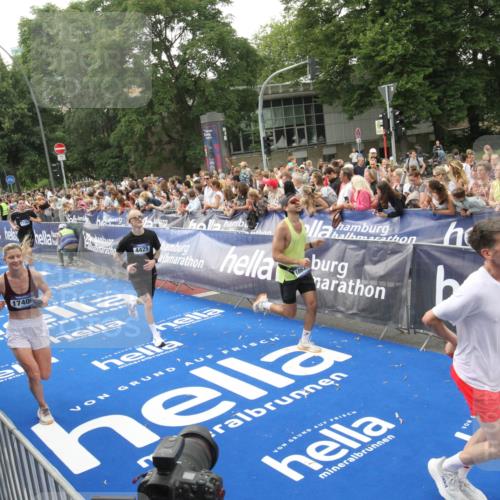 29.06.2025 - hella hamburg halbmarathon Michael Strokosch http://msf.ph/oto/8536235 29.06.2025 10:45:00 Ziel  meine-sportfotos.de