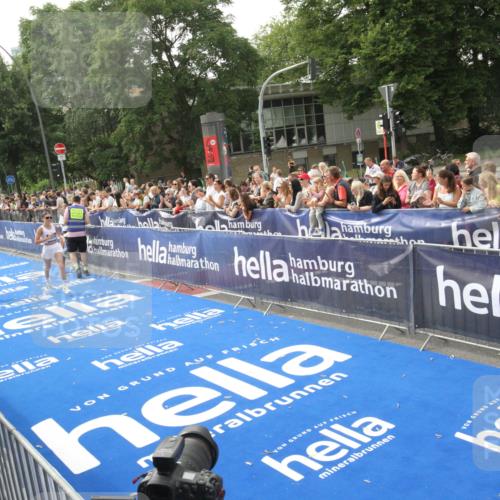 29.06.2025 - hella hamburg halbmarathon Michael Strokosch http://msf.ph/oto/8536310 29.06.2025 10:26:46 Ziel  meine-sportfotos.de