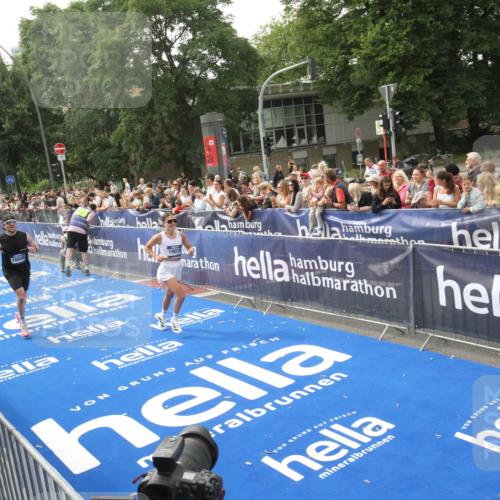 29.06.2025 - hella hamburg halbmarathon Michael Strokosch http://msf.ph/oto/8536317 29.06.2025 10:26:47 Ziel  meine-sportfotos.de
