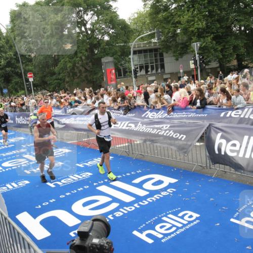 29.06.2025 - hella hamburg halbmarathon Michael Strokosch http://msf.ph/oto/8536340 29.06.2025 10:45:25 Ziel  meine-sportfotos.de
