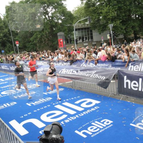 29.06.2025 - hella hamburg halbmarathon Michael Strokosch http://msf.ph/oto/8536365 29.06.2025 10:45:33 Ziel  meine-sportfotos.de