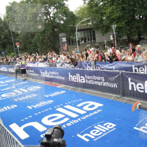 29.06.2025 - hella hamburg halbmarathon Michael Strokosch http://msf.ph/oto/8536397 29.06.2025 10:27:10 Ziel  meine-sportfotos.de