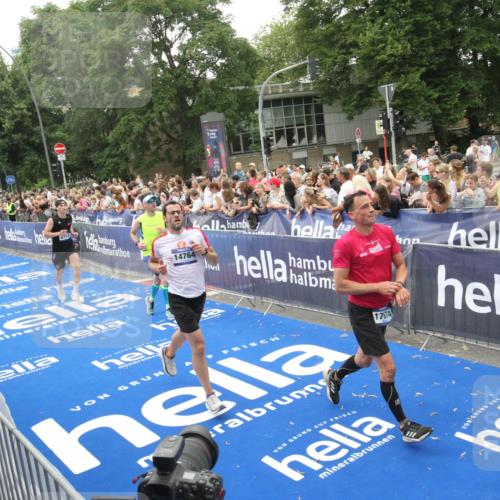 29.06.2025 - hella hamburg halbmarathon Michael Strokosch http://msf.ph/oto/8536406 29.06.2025 10:45:46 Ziel  meine-sportfotos.de